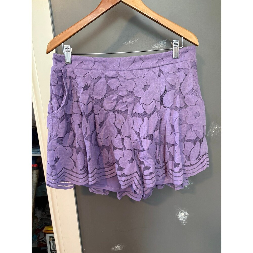 Torrid size 0 lilac purple lace shorts